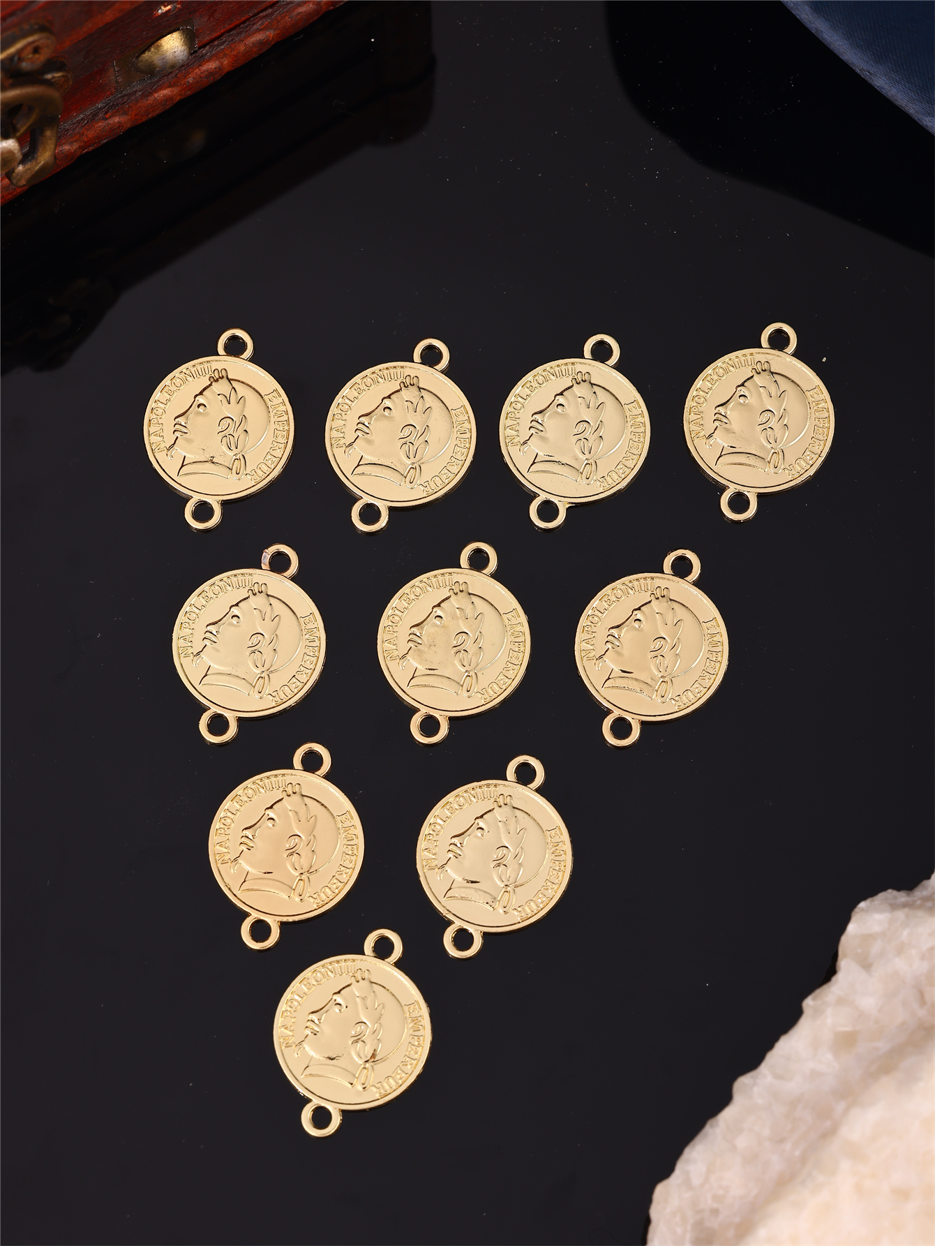 Coin-Shaped DIY Women's Robe A - Vintage Tech Accessories 评论和价格