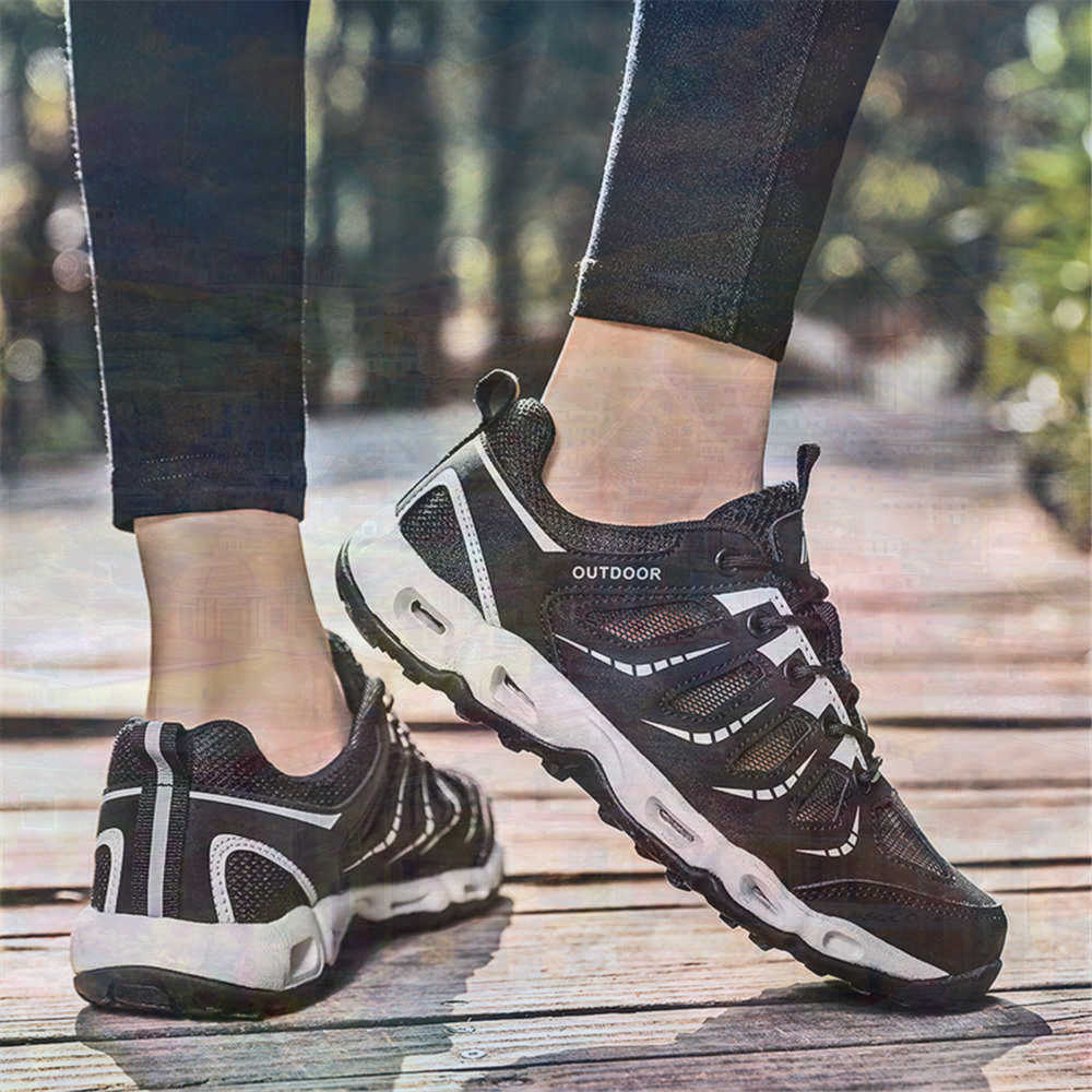 Sumer Round Tip Silver Sneaker - Tech Accessories To Gift 评论和价格