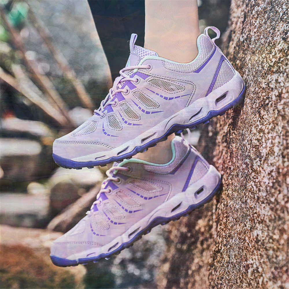 Sumer Round Tip Silver Sneaker - Tech Accessories To Gift 评论和价格